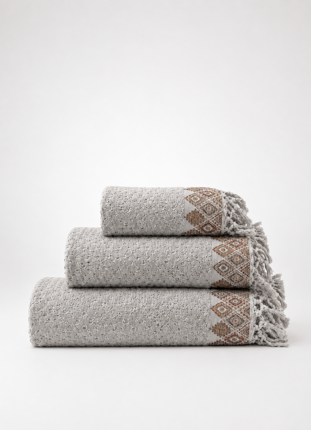 Santa Fe Turkish cotton towel in Cloud Grey with terracotta woven border and knotted fringe — Calinea