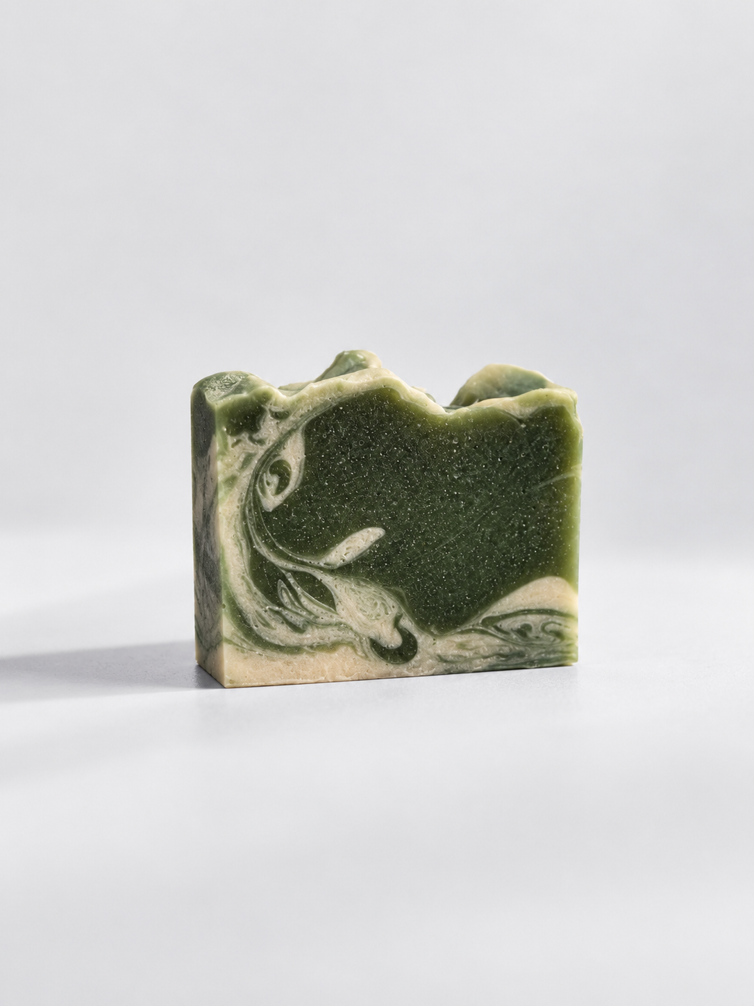 Calinea Botanical Shampoo Bar in Laurel & Avocado Oil — a sage-green cold-process solid shampoo bar, handmade in Türkiye