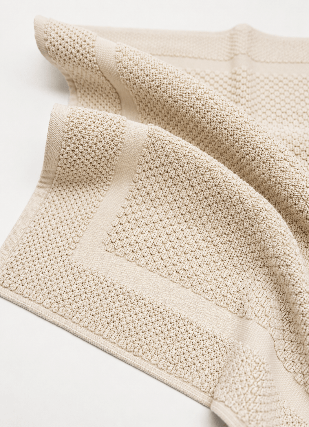 Haven bath mat in Alabaster — close-up of raised woven detail and tailored border